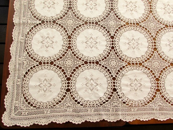 フランスの手仕事/手刺繍入りモチーフ繋ぎ クロッシェ手編みの豪華なテーブルクロス 7枚目の画像