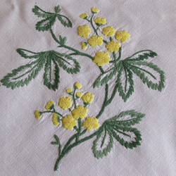 ドイツの手仕事/可愛い黄色の野花の手刺繍入り テーブルクロス 3枚目の画像