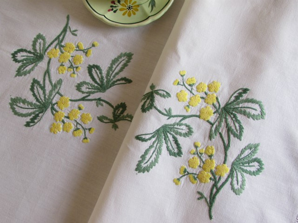 ドイツの手仕事/可愛い黄色の野花の手刺繍入り テーブルクロス 9枚目の画像