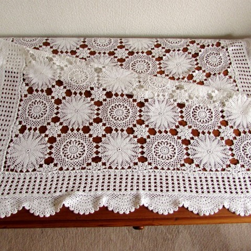 ヴィンテージ　手編みクロッシェレース　テーブルクロス　大判 ドイツの手仕事/素敵な手編みクロッシェレース・モチーフ繋ぎの