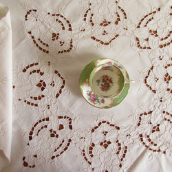 フランスの手仕事/お花のカットワーク刺繍 テーブルクロス (ヴィンテージ リメイク素材） 2枚目の画像
