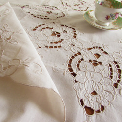 フランスの手仕事/お花のカットワーク刺繍 テーブルクロス (ヴィンテージ リメイク素材） 5枚目の画像