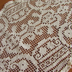 フランスの手仕事/素敵な手編みフィレレース テーブルマット (ヴィンテージ・リメイク素材) 3枚目の画像
