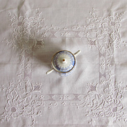 フランスの手仕事/立体的なお花の白糸手刺繍 テーブルクロス (ヴィンテージ) 8枚目の画像