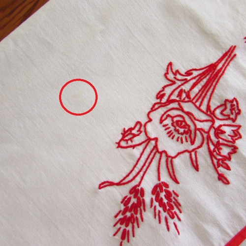 赤い刺繍タオルケット 民族手芸 苗族クロスステッチ 赤布 インテリアに最適