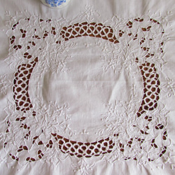 ドイツの手仕事/白い百合の花 白糸手刺繍のテーブルクロス 4枚目の画像