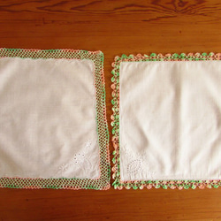 フランスの手仕事/ピンクとミントグリーンの混色糸で編まれた手編みレースハンカチ ２枚 (ヴィンテージ) 8枚目の画像
