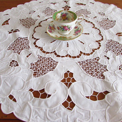 フランスのヴィンテージ/素敵なお花のカットワーク刺繍 テーブルマット (リメイク素材) 4枚目の画像