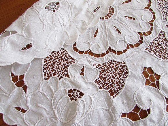 フランスのヴィンテージ/素敵なお花のカットワーク刺繍 テーブルマット (リメイク素材) 6枚目の画像