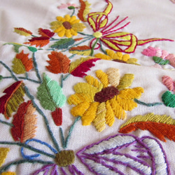 フランスの手仕事/色とりどりのお花のブーケ 手刺繍入り テーブルクロス (ヴィンテージ) 7枚目の画像