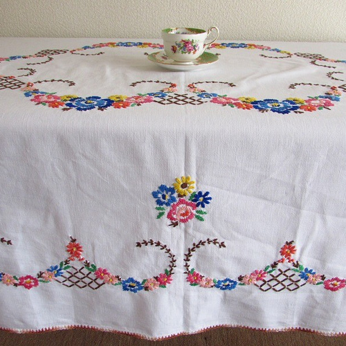 フランスの手仕事/色とりどりの可愛いお花の手刺繍がたくさん 大判