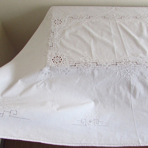 フランスの手仕事/華やかなお花の白糸手刺繍と手編みレース 大判
