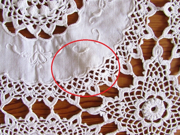フランスの手仕事/9つの円形パーツを手編みクロッシェで繋いだテーブルクロス (ヴィンテージ) 10枚目の画像