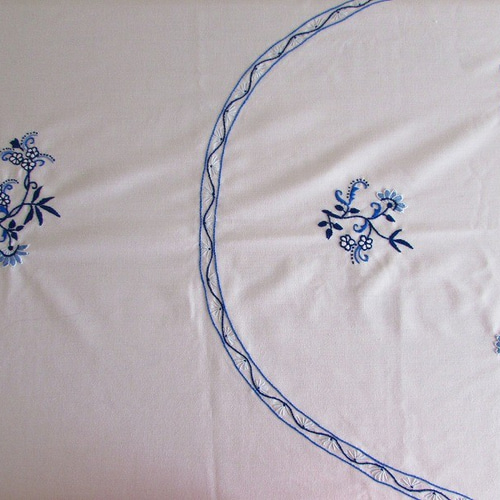 ドイツの手仕事/ツヴィーベルムスター柄の手刺繍入り 大判オーバル型