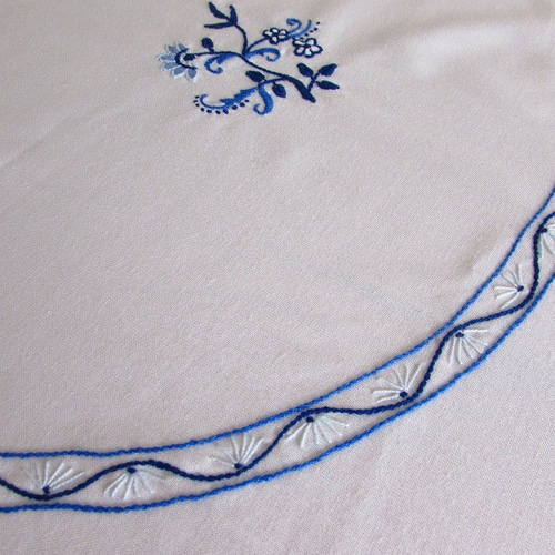 ドイツの手仕事/ツヴィーベルムスター柄の手刺繍入り 大判オーバル型