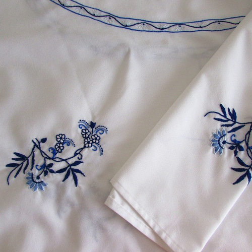 ドイツの手仕事/ツヴィーベルムスター柄の手刺繍入り 大判オーバル型