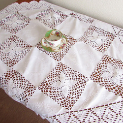 フランスの手仕事/白い小花の刺繍生地を手編みレースで繋いだ テーブルクロス (ヴィンテージ) 2枚目の画像