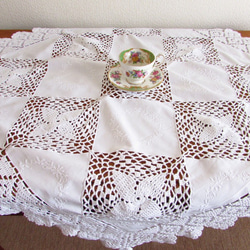 フランスの手仕事/白い小花の刺繍生地を手編みレースで繋いだ テーブルクロス (ヴィンテージ) 8枚目の画像