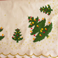 ドイツのクリスマス★大判1157ｘ96㎝ ろうそくが灯るクリスマスツリーと星のプリント柄テーブルクロス(ヴィンテージ) 7枚目の画像