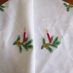 フランスの手仕事★クリスマス★ 真っ赤なキャンドルともみの木の手刺繍 テーブルクロス (ヴィンテージ) 1枚目の画像