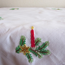 フランスの手仕事★クリスマス★ 真っ赤なキャンドルともみの木の手刺繍 テーブルクロス (ヴィンテージ) 9枚目の画像