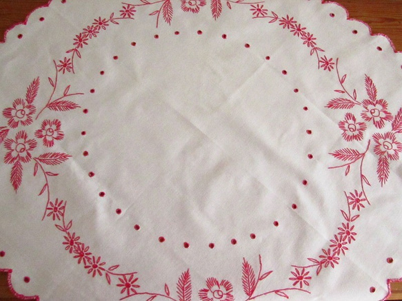 フランスの手仕事/お花の赤糸刺繍 テーブルクロス 手刺繍 (ヴィンテージ) 7枚目の画像