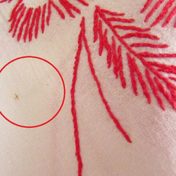 フランスの手仕事/お花の赤糸刺繍 テーブルクロス 手刺繍 (ヴィンテージ) 9枚目の画像
