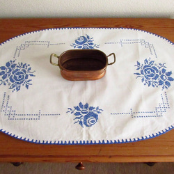 フランスの手仕事/青いバラのクロスステッチ手刺繍 テーブルマット (ヴィンテージ・リメイク生地) 3枚目の画像