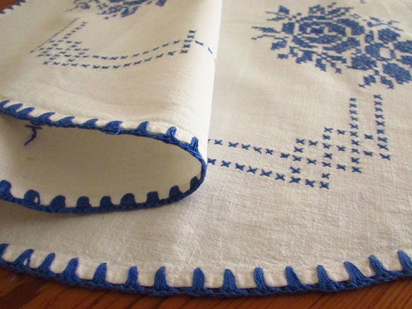 フランスの手仕事/青いバラのクロスステッチ手刺繍 テーブルマット (ヴィンテージ・リメイク生地) 7枚目の画像