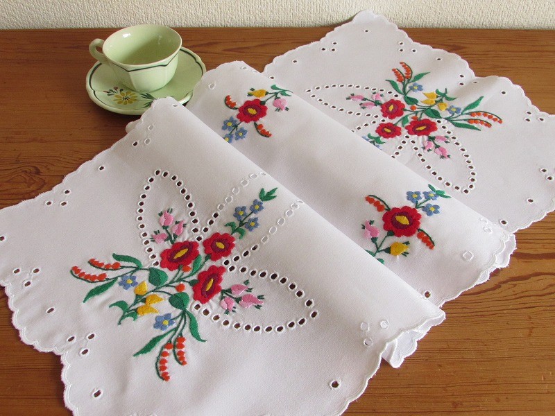 花柄刺繍 ハンガリー刺繍 テーブルセンター ハンガリー カロチャ刺繍のテーブルセンター | Anneli folkcraft