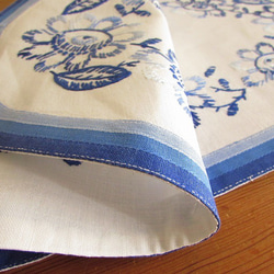 ドイツの手仕事/フォークロアな青いお花の手刺繍 オーバル型 テーブルマット (ヴィンテージ・青糸刺繍) 8枚目の画像