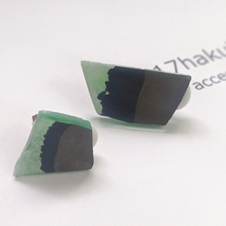 【一旦クローズsale】書家が作るアートなアクセサリー　逆に、あざとく…/earring/green（一点物） 2枚目の画像