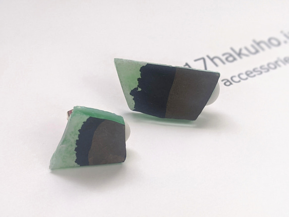 【一旦クローズsale】書家が作るアートなアクセサリー　逆に、あざとく…/earring/green（一点物） 2枚目の画像