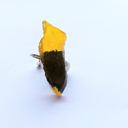 【一旦クローズsale】書家が作るアートなアクセサリー　そして、あざとく…/earcuff/yellow（一点物） 2枚目の画像