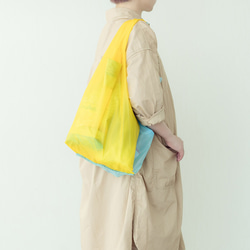 折疊L尺寸的雙色環保袋的兩種方法&lt;薩克斯x檸檬黃&gt;防水且輕便 第1張的照片