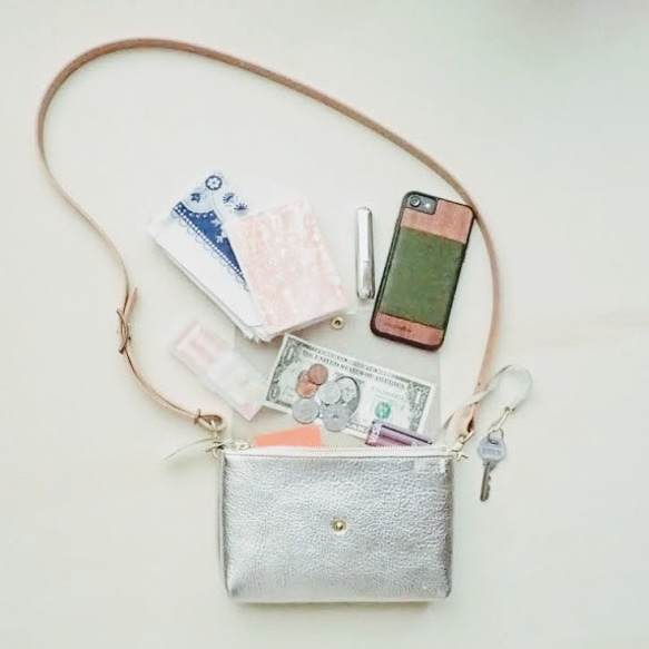 真皮肩背錢包＜銀＞ 2WAY WALLET BAG 肩背包・斜背包 第3張的照片