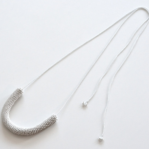 ビーズクロッシェのチューブネックレス／L ネックレス