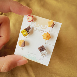 小さなチョコレートとクッキーの詰め合わせ ピアス/イヤリング 2枚目の画像