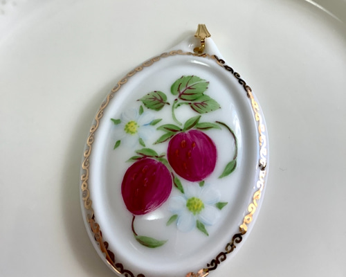 【美品・箱付き】ヘレンド／陶製 ペンダントトップ 手描き花柄 ペンダント ヘレンド 陶製 ペンダントトップ 手描き花柄 ペンダント - メルカリ
