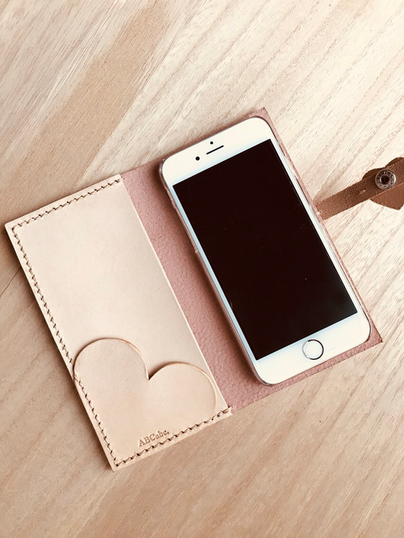 さくらピンク・名入れ手帳型iPhoneケース（♡ボタン） 2枚目の画像