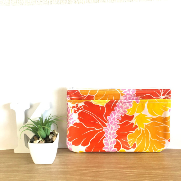 フラットポーチ（ポケット付き）ハワイアン生地でマスクケースやコスメなどマルチに使えるポーチ 1枚目の画像