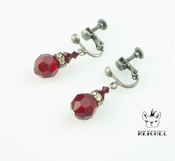 一組紅寶石色的項鍊和耳環 第2張的照片