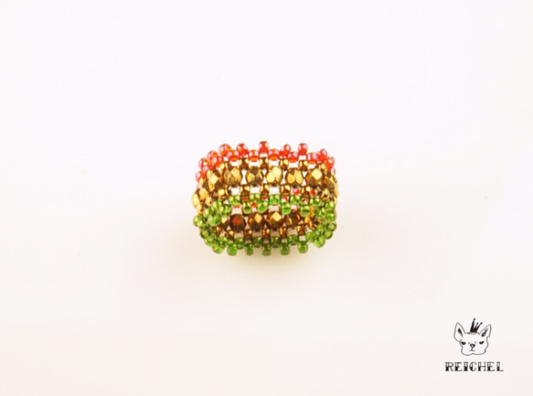 綠色×金色×紅色珠子戒指 第3張的照片
