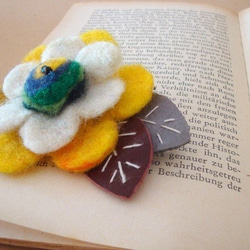 【送料無料】フェルト花ブローチ(黄色） 3枚目の画像