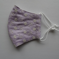 小花柄刺繍生地涼感加工のさわやか夏マスク（モーブパープル） 1枚目の画像