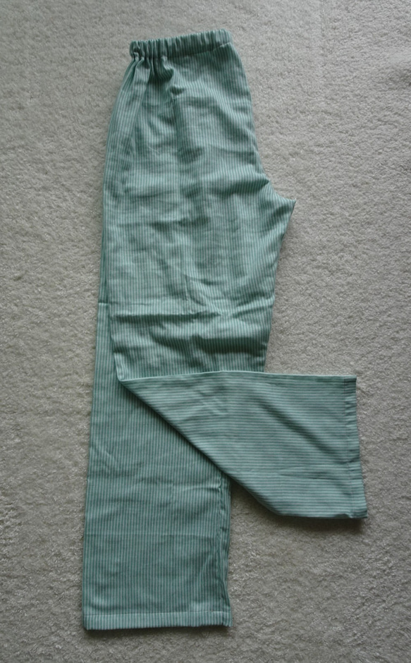 ヒッコリー柄ダブルガーゼのポケット付きルームパンツ （アンティークミント） 8枚目の画像