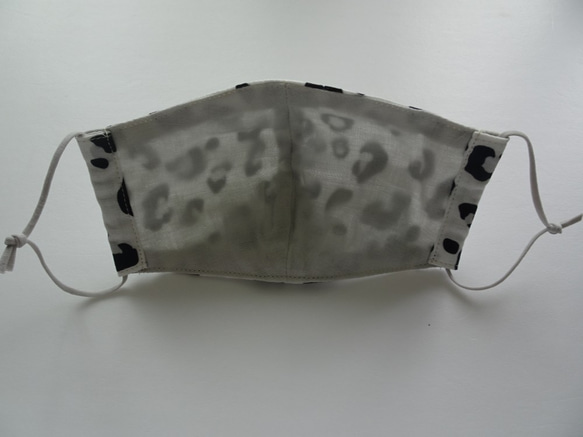 モノトーン・レオパード柄の立体マスク（おとな用） 2枚目の画像