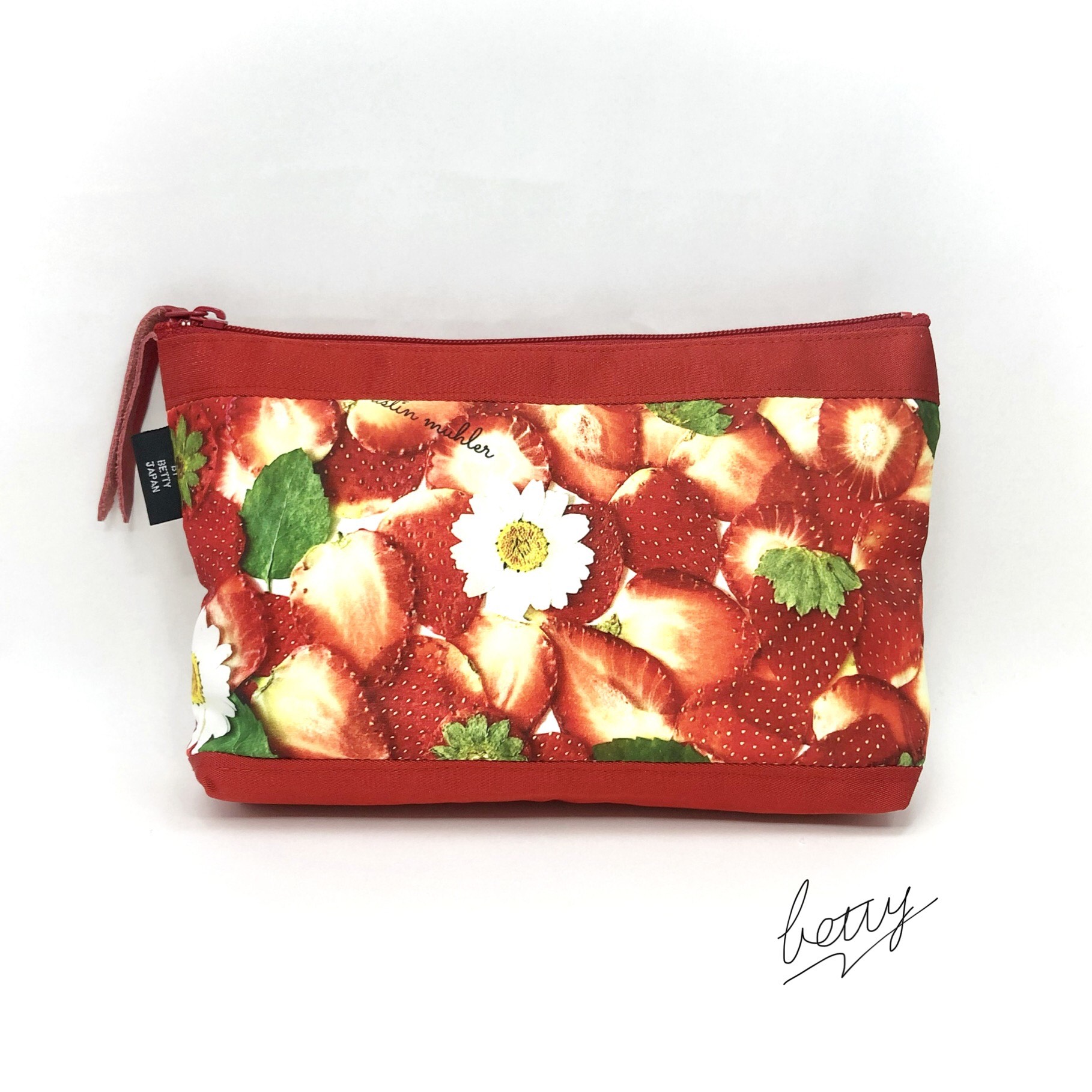 真っ赤ないちご柄ポーチ マチ付裏地赤チェック 苺 フルーツ イチゴ  