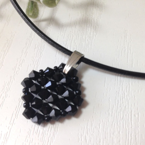 四角いクリスタルチョーカーブラック 本革 ネックレス ビーズ スクエア  