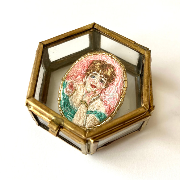 【受注製作】ルノワール「ジャンヌ・サマリーの肖像」の手刺繍ブローチ 3枚目の画像